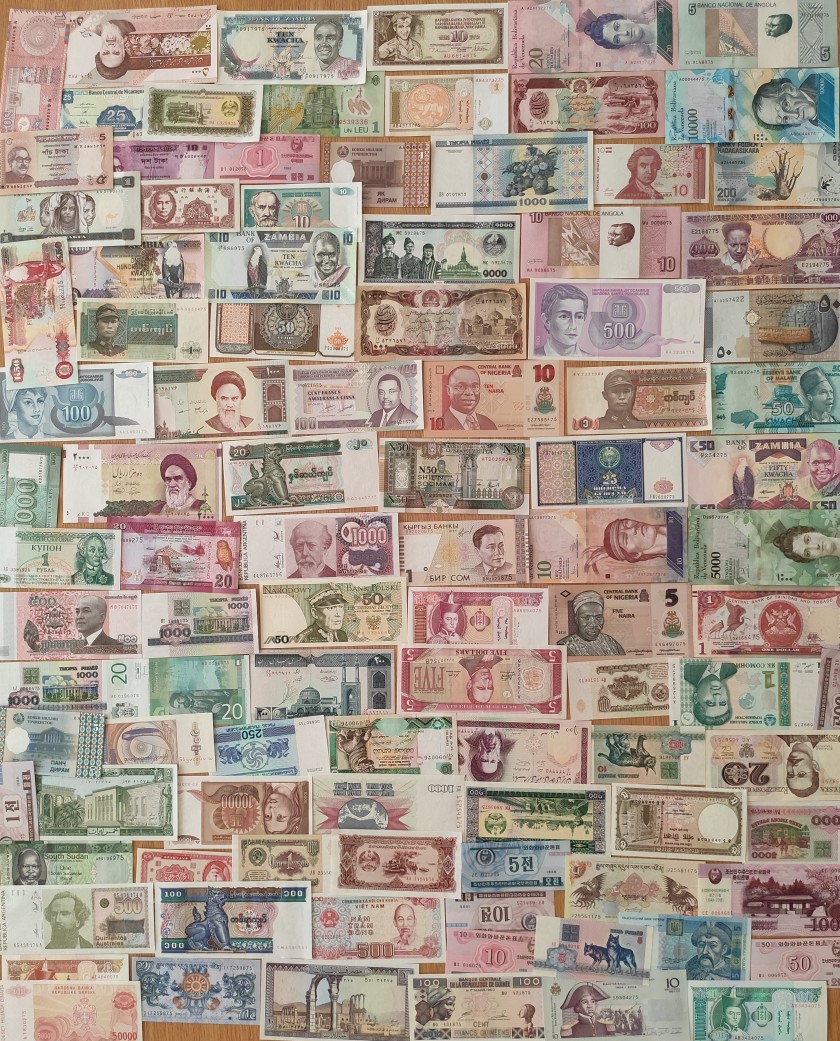 200 world banknotes. Majority UNC